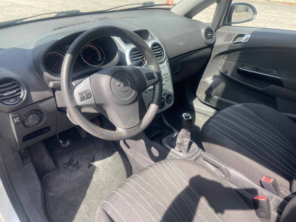 Opel Corsa 1.2 80CV 3 porte GPL-TECH Club (9)