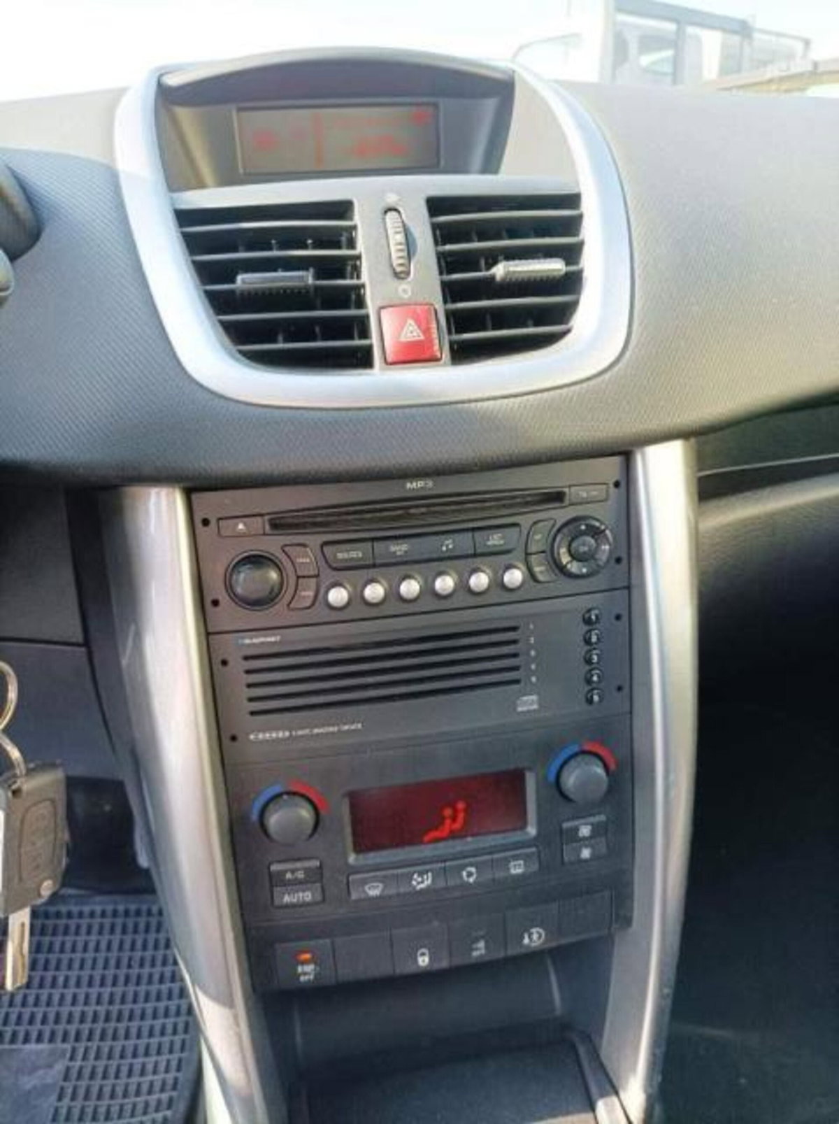 Peugeot 207 HDi 110CV 5p. XS (7)