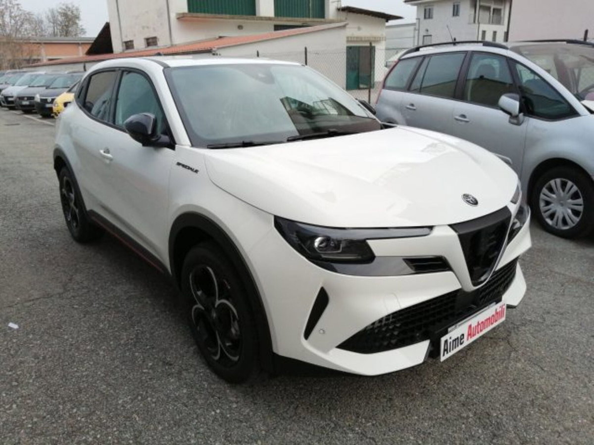 Alfa Romeo Junior 1.2 ibrida Speciale 145cv edct6 (3)