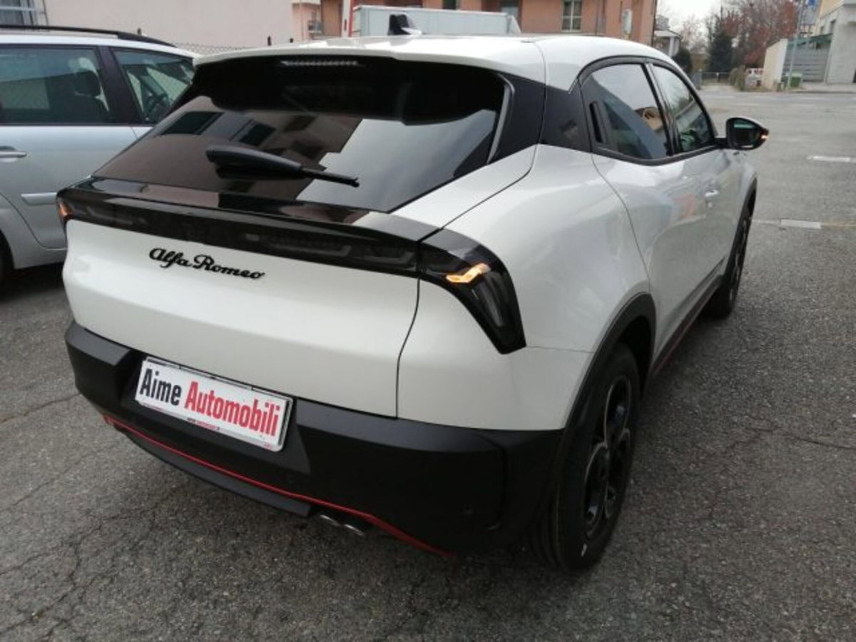 Alfa Romeo Junior 1.2 ibrida Speciale 145cv edct6 (4)