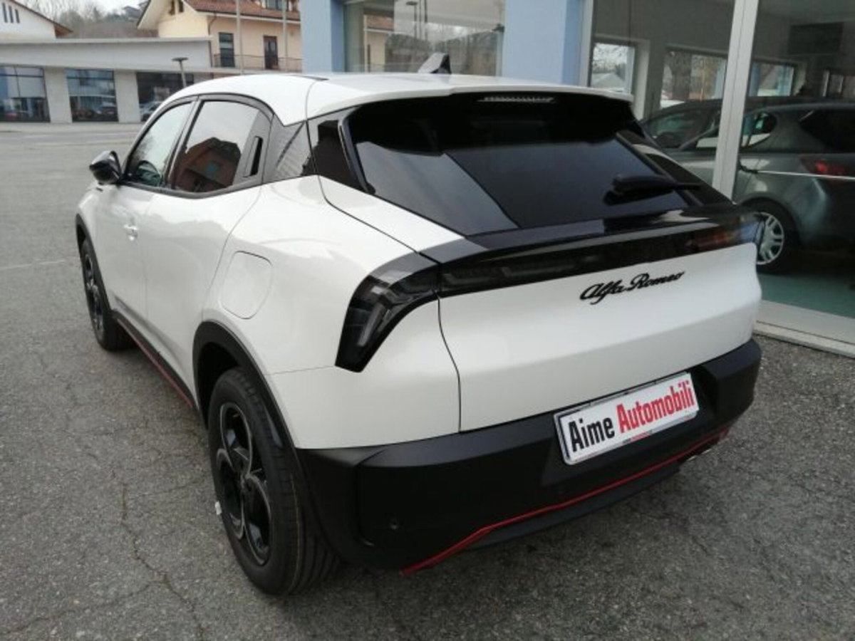 Alfa Romeo Junior 1.2 ibrida Speciale 145cv edct6 (5)