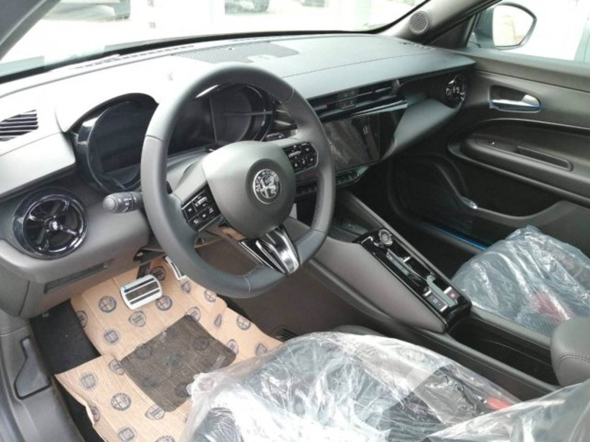 Alfa Romeo Junior 1.2 ibrida Speciale 145cv edct6 (7)