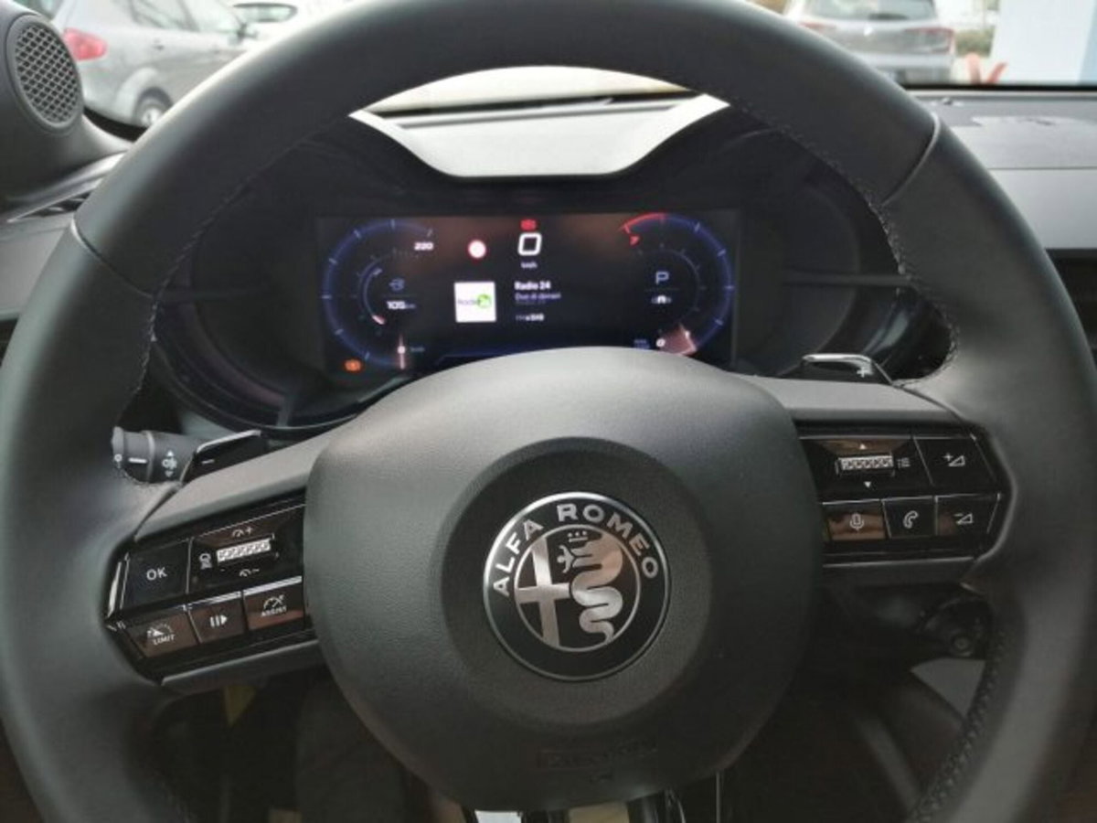 Alfa Romeo Junior 1.2 ibrida Speciale 145cv edct6 (9)