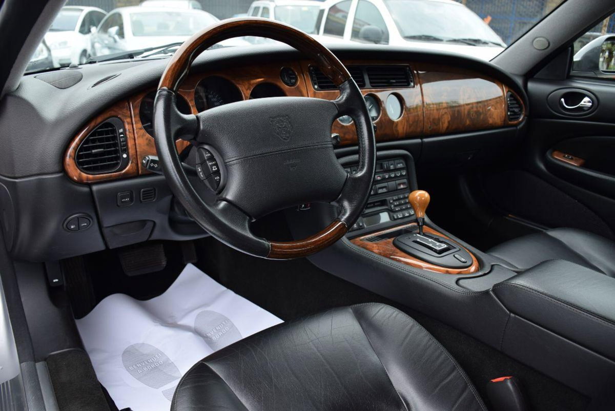 Jaguar XK8 4.0 Coupé (18)