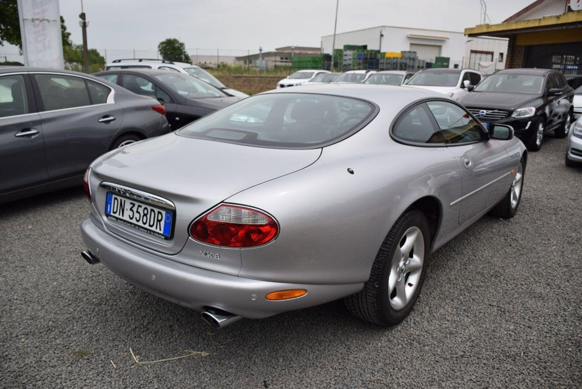 Jaguar XK8 4.0 Coupé (6)