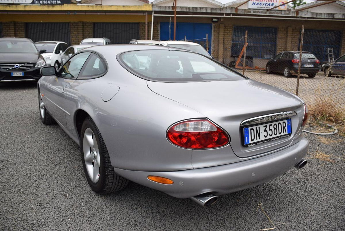 Jaguar XK8 4.0 Coupé (8)
