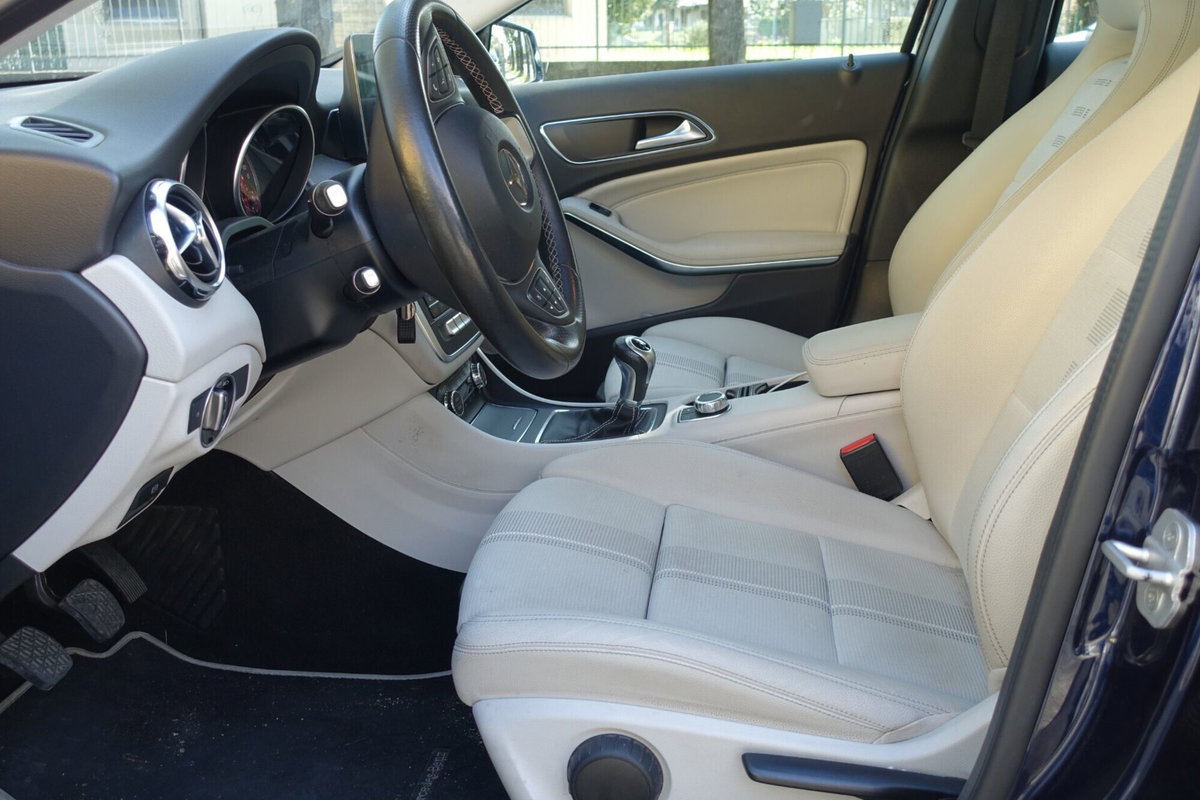 Mercedes-Benz GLA SUV 180 d Premium (10)