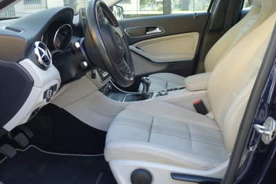 Mercedes-Benz GLA SUV 180 d Premium (10)