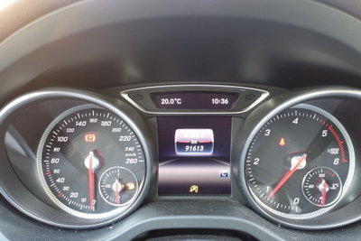 Mercedes-Benz GLA SUV 180 d Premium (15)