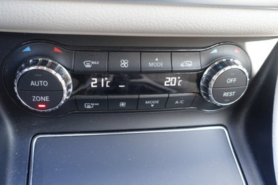 Mercedes-Benz GLA SUV 180 d Premium (16)