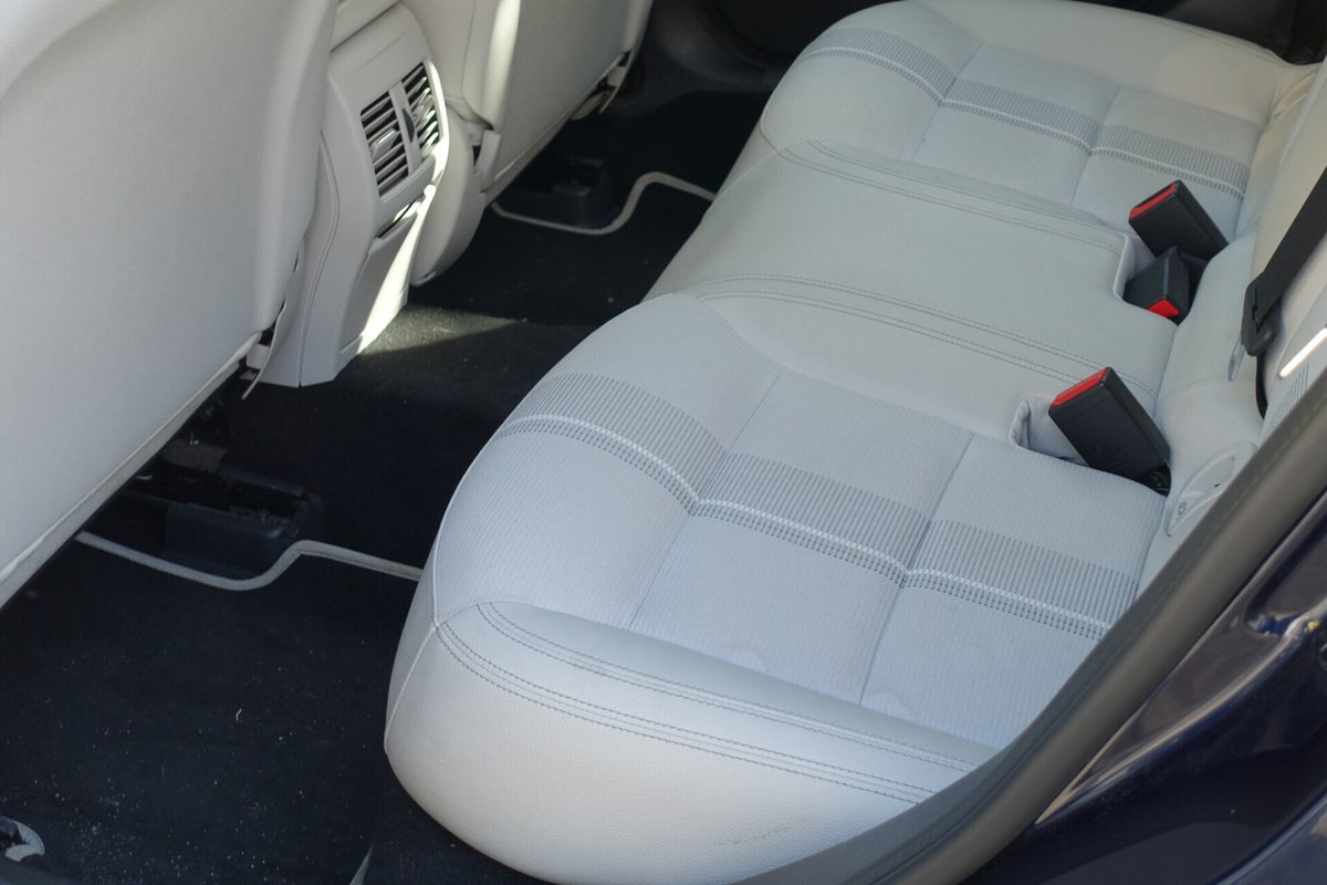 Mercedes-Benz GLA SUV 180 d Premium (18)