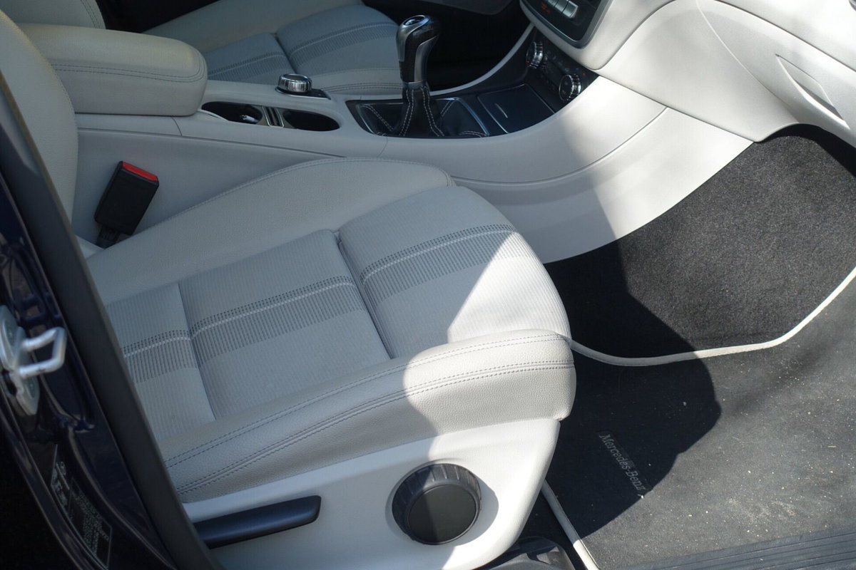 Mercedes-Benz GLA SUV 180 d Premium (19)
