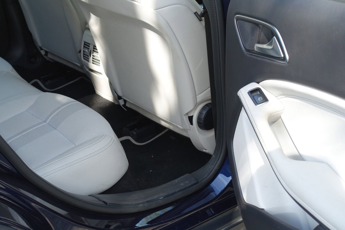 Mercedes-Benz GLA SUV 180 d Premium (20)