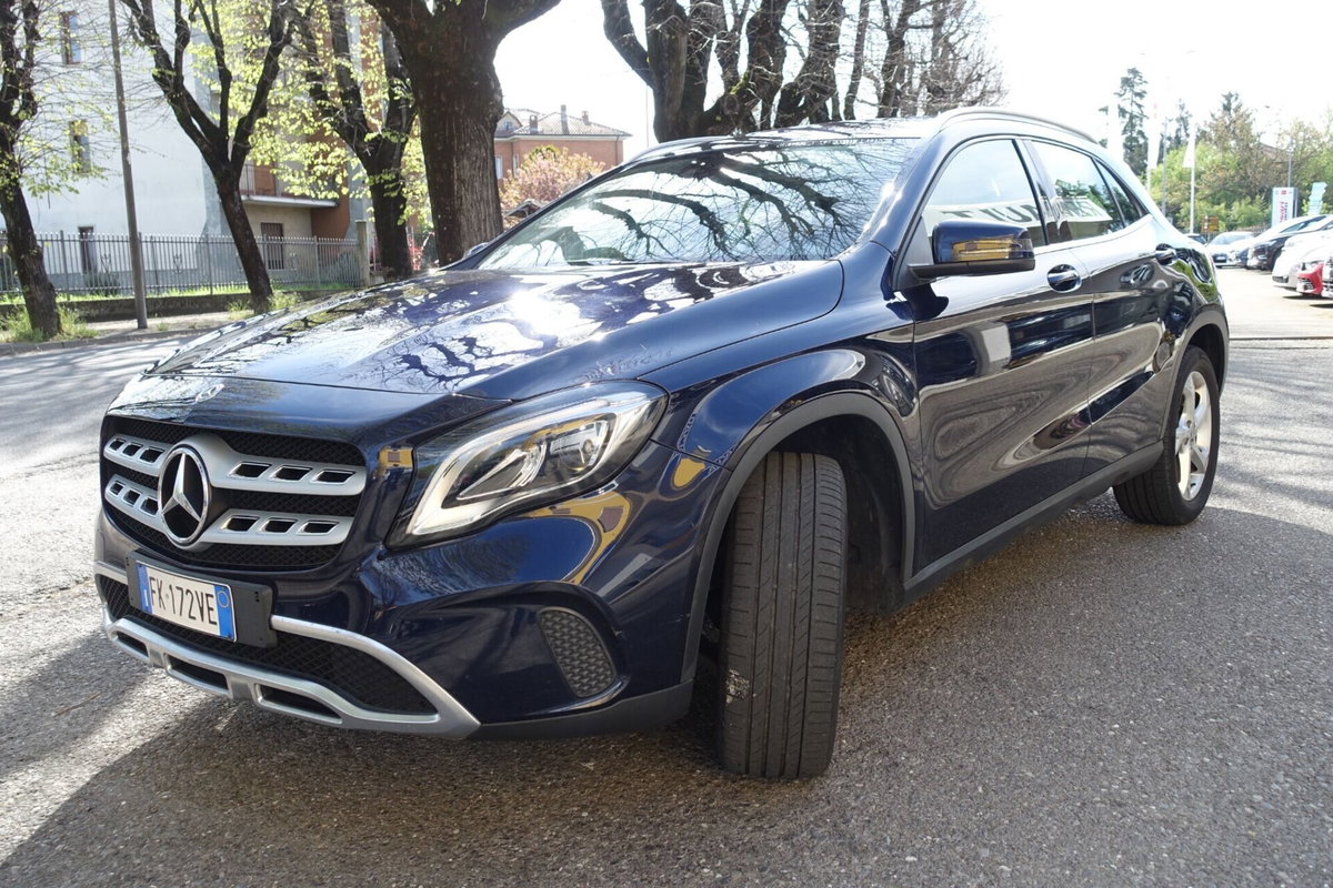 Mercedes-Benz GLA SUV 180 d Premium (3)