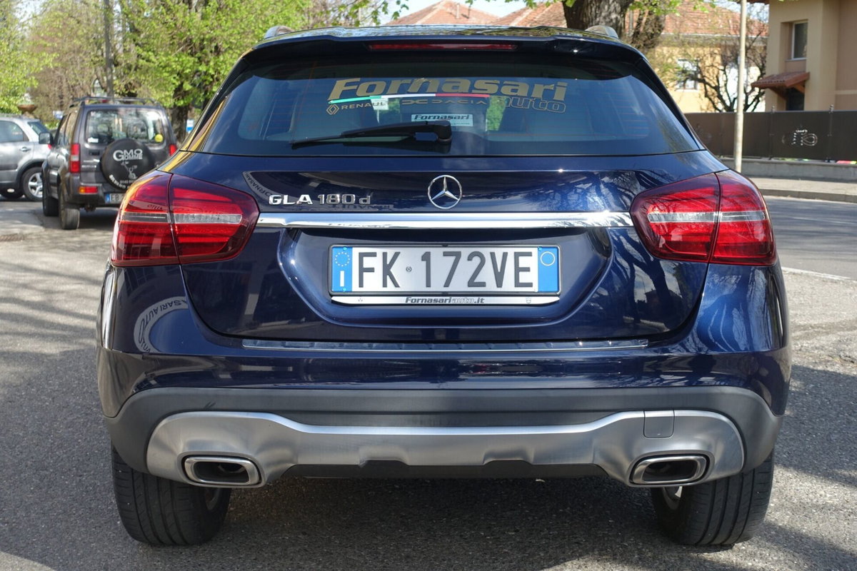 Mercedes-Benz GLA SUV 180 d Premium (6)