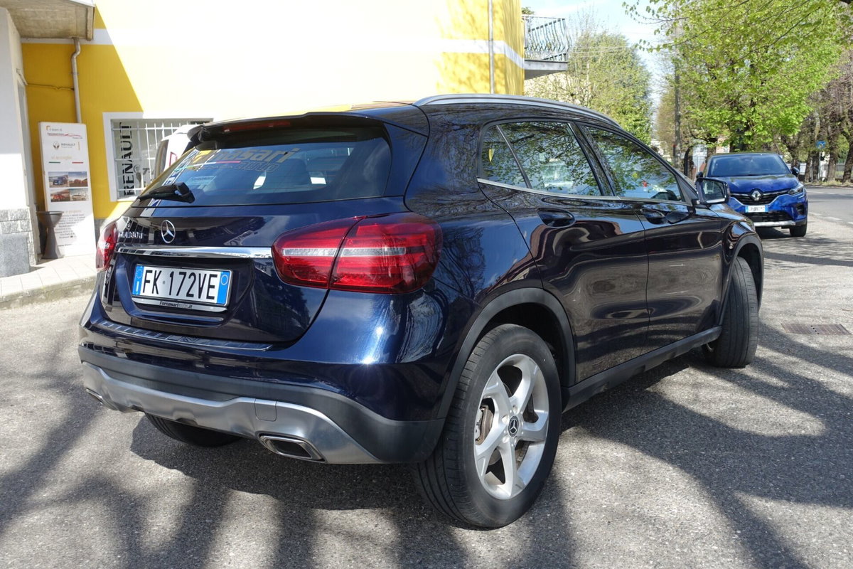 Mercedes-Benz GLA SUV 180 d Premium (7)