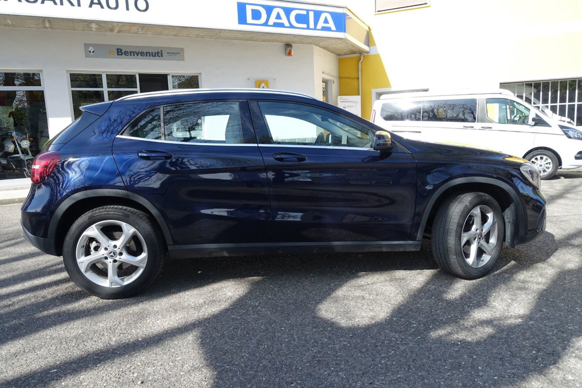 Mercedes-Benz GLA SUV 180 d Premium (8)
