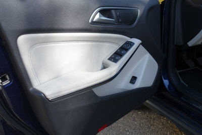 Mercedes-Benz GLA SUV 180 d Premium (9)