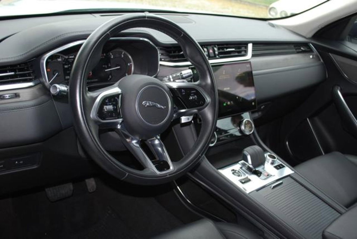 Jaguar F-Pace 2.0 D 163 CV AWD aut. (17)