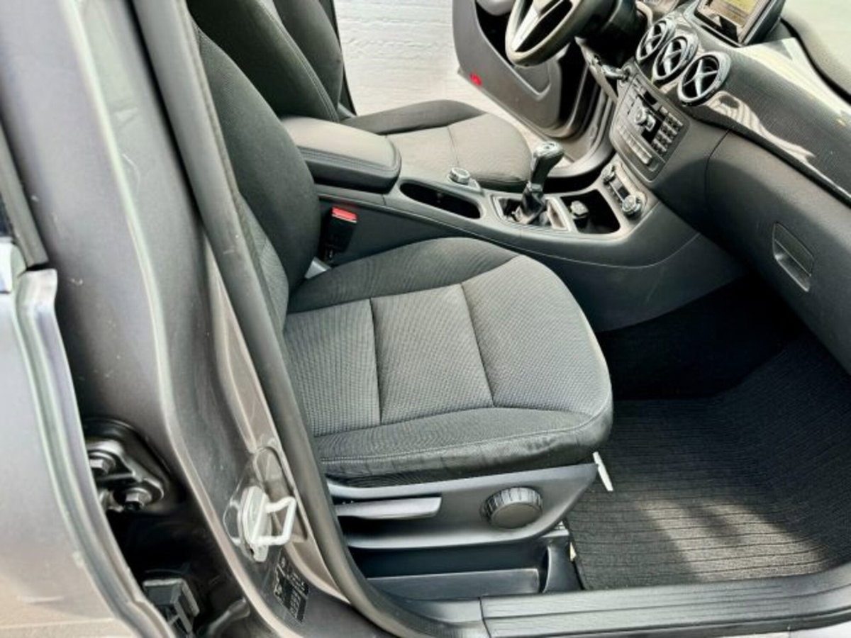 Mercedes-Benz Classe B 180 CDI BlueEFFICIENCY Executive (11)