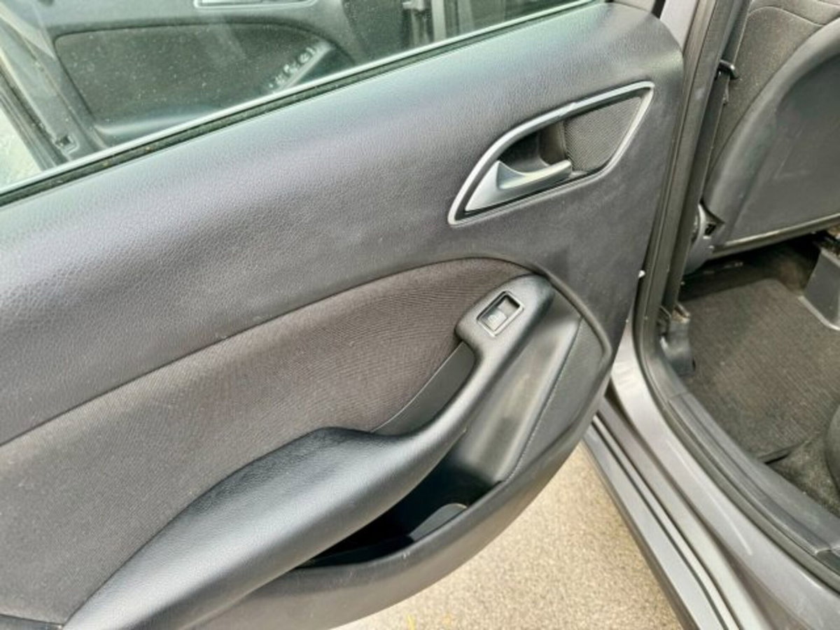 Mercedes-Benz Classe B 180 CDI BlueEFFICIENCY Executive (17)