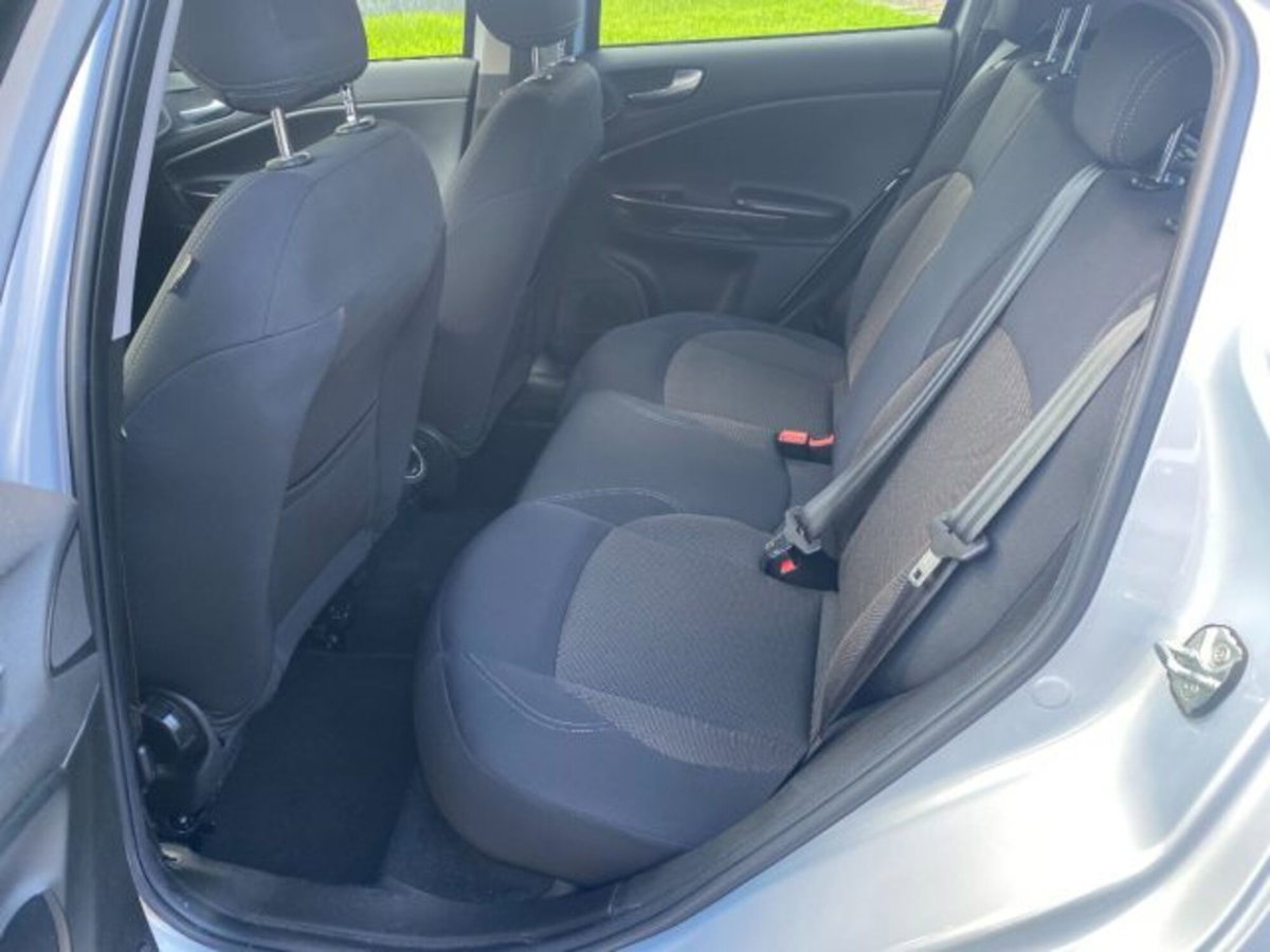 Alfa Romeo Giulietta 1.6 JTDm-2 Giulietta (10)