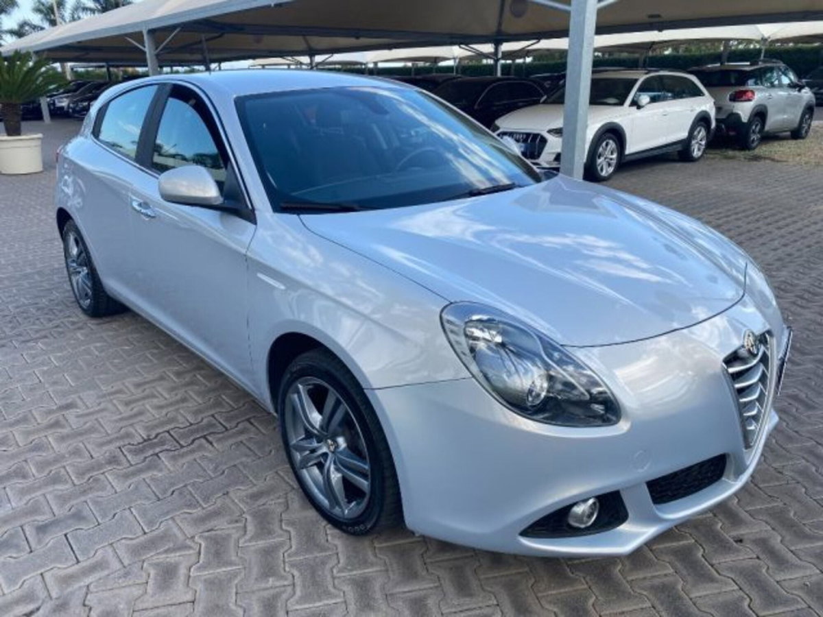 Alfa Romeo Giulietta 1.6 JTDm-2 Giulietta (2)