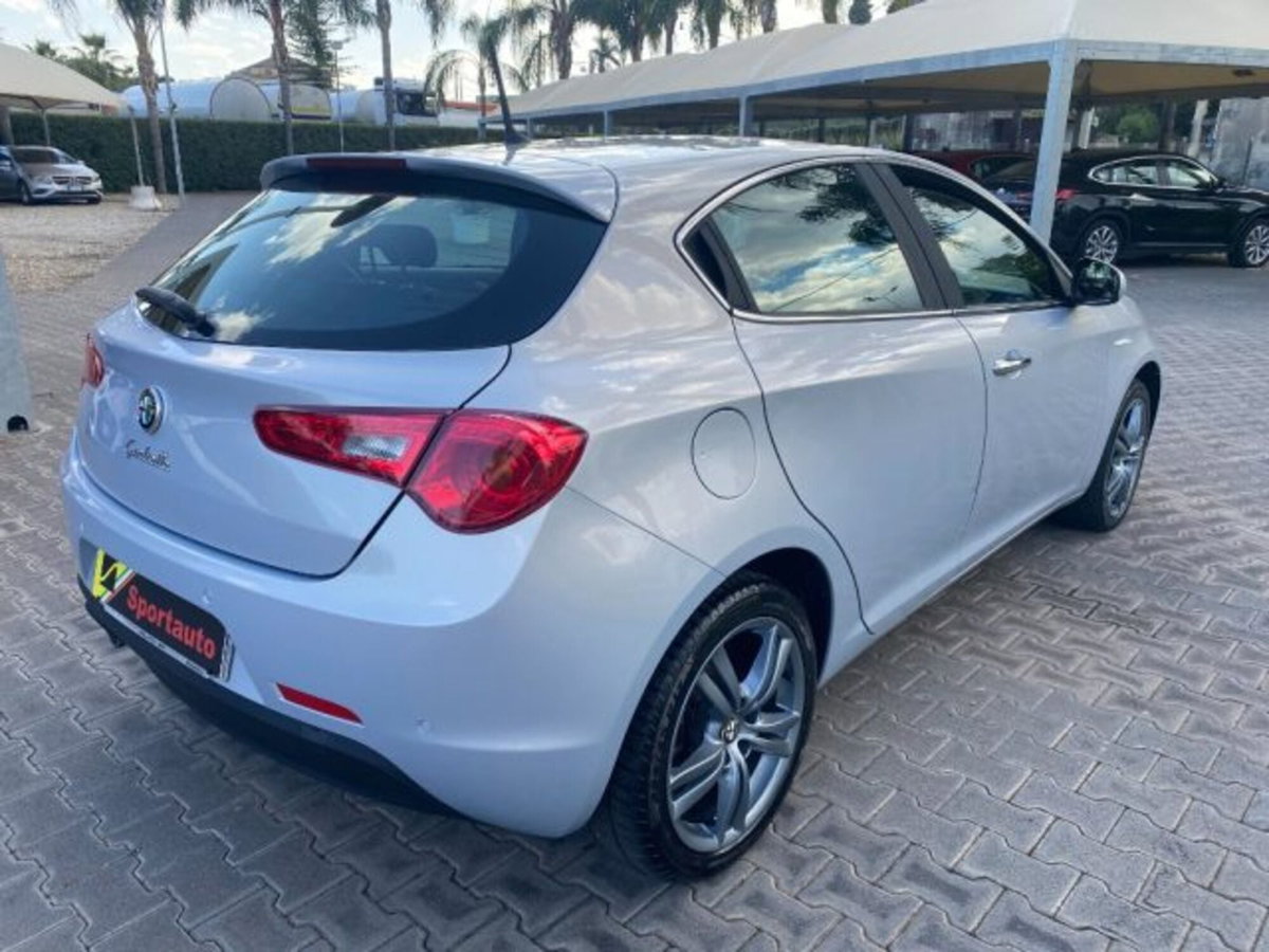 Alfa Romeo Giulietta 1.6 JTDm-2 Giulietta (3)