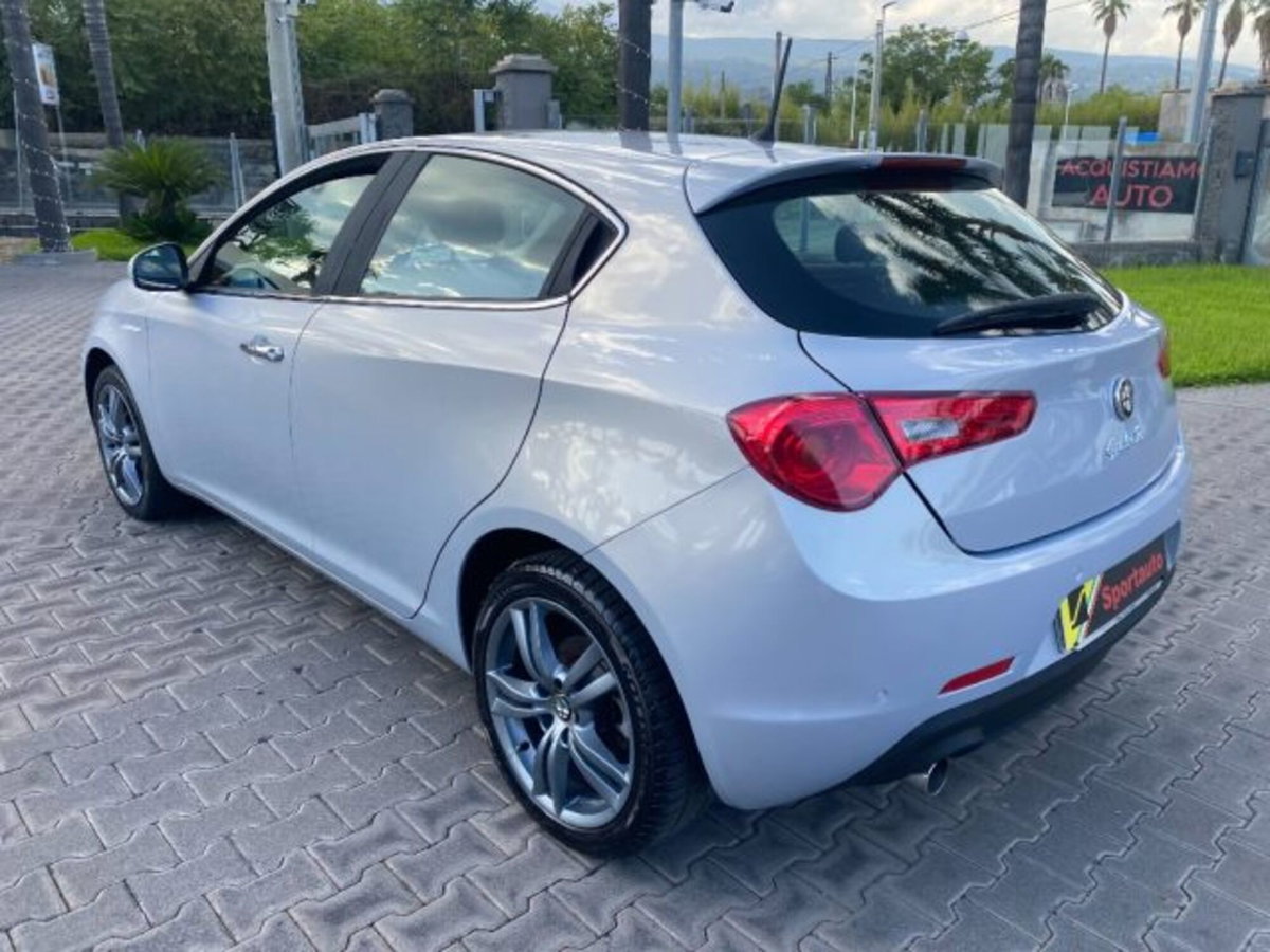 Alfa Romeo Giulietta 1.6 JTDm-2 Giulietta (4)