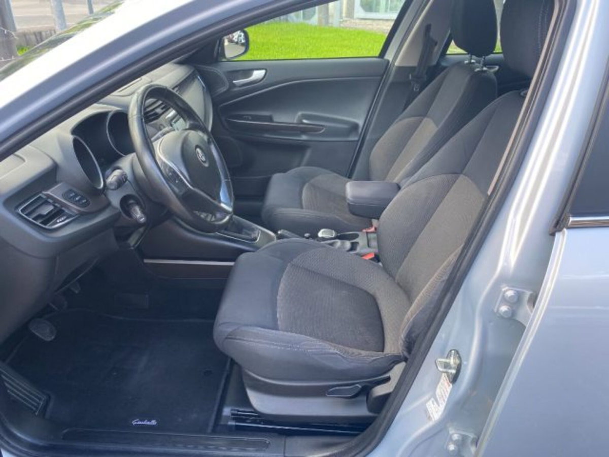 Alfa Romeo Giulietta 1.6 JTDm-2 Giulietta (6)