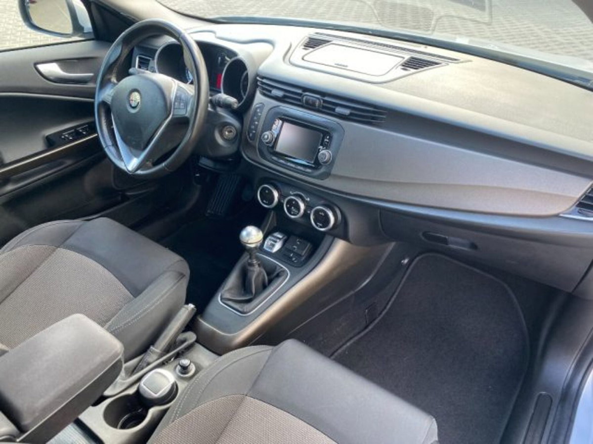Alfa Romeo Giulietta 1.6 JTDm-2 Giulietta (9)