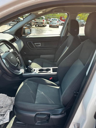 Land Rover Discovery Sport 2.0 TD4 150 CV HSE (5)