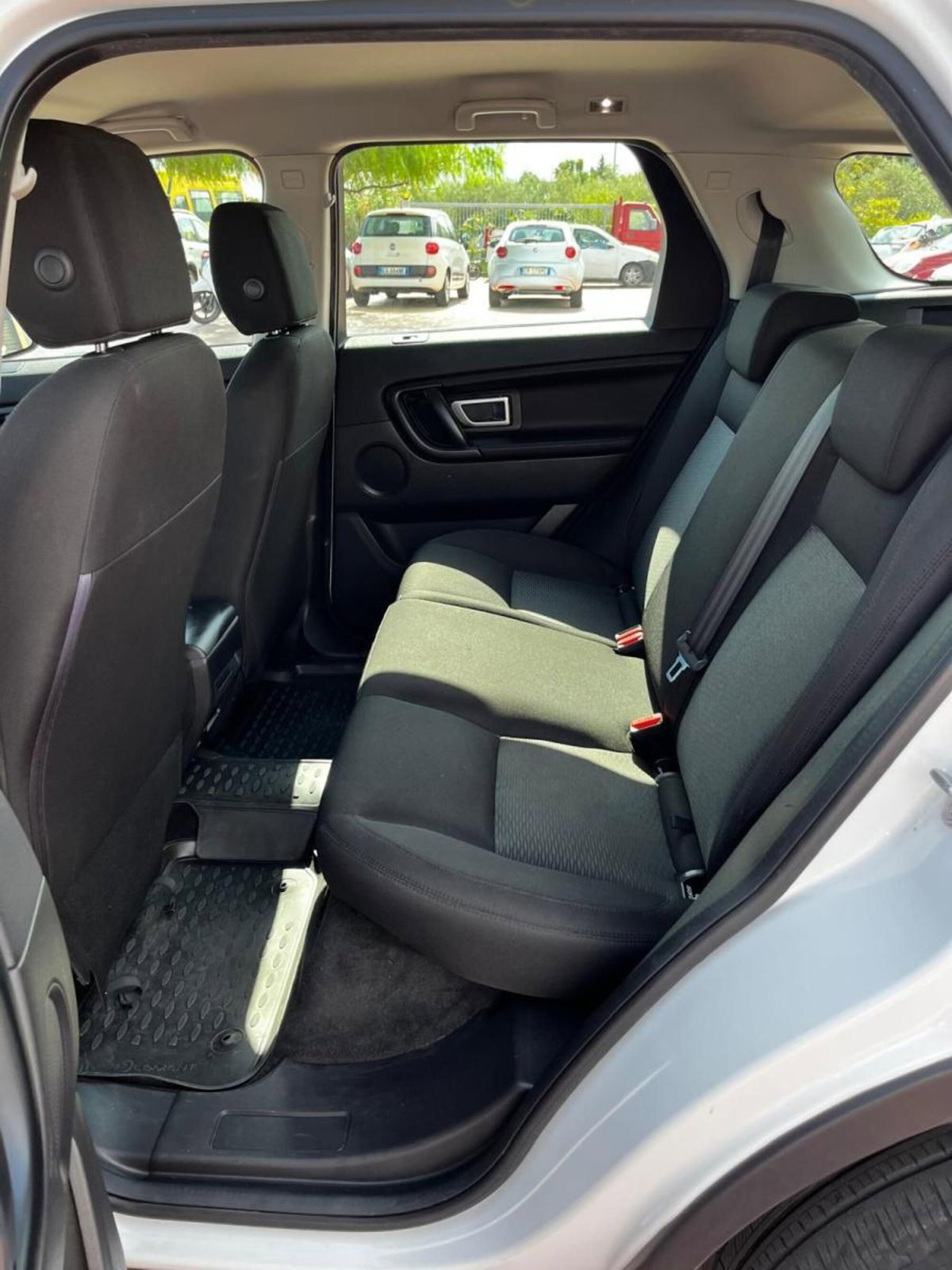 Land Rover Discovery Sport 2.0 TD4 150 CV HSE (6)