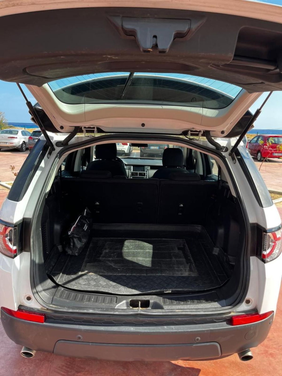 Land Rover Discovery Sport 2.0 TD4 150 CV HSE (7)