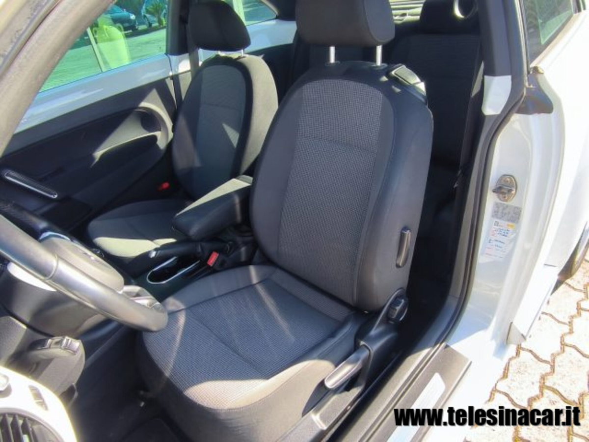 Volkswagen Maggiolino 1.6 TDI Design (10)