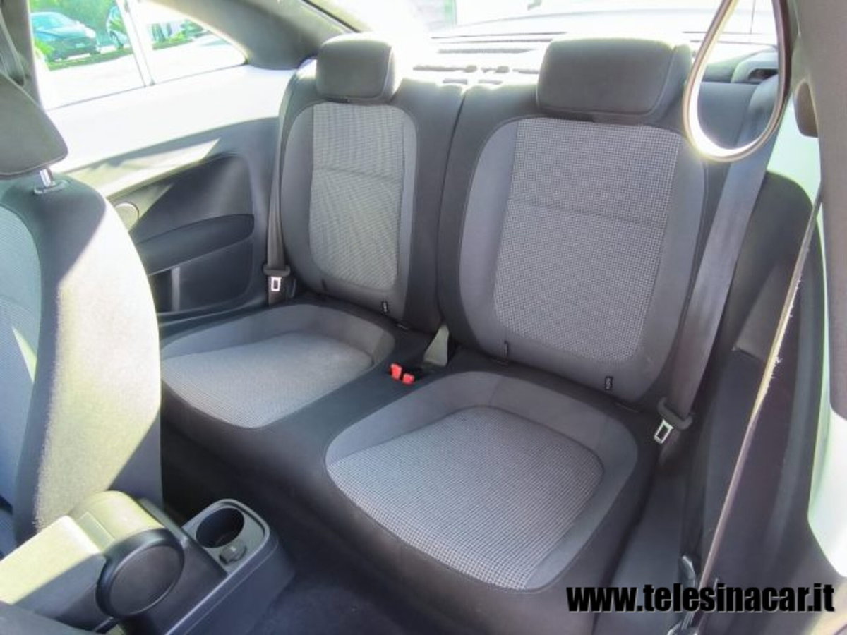 Volkswagen Maggiolino 1.6 TDI Design (11)