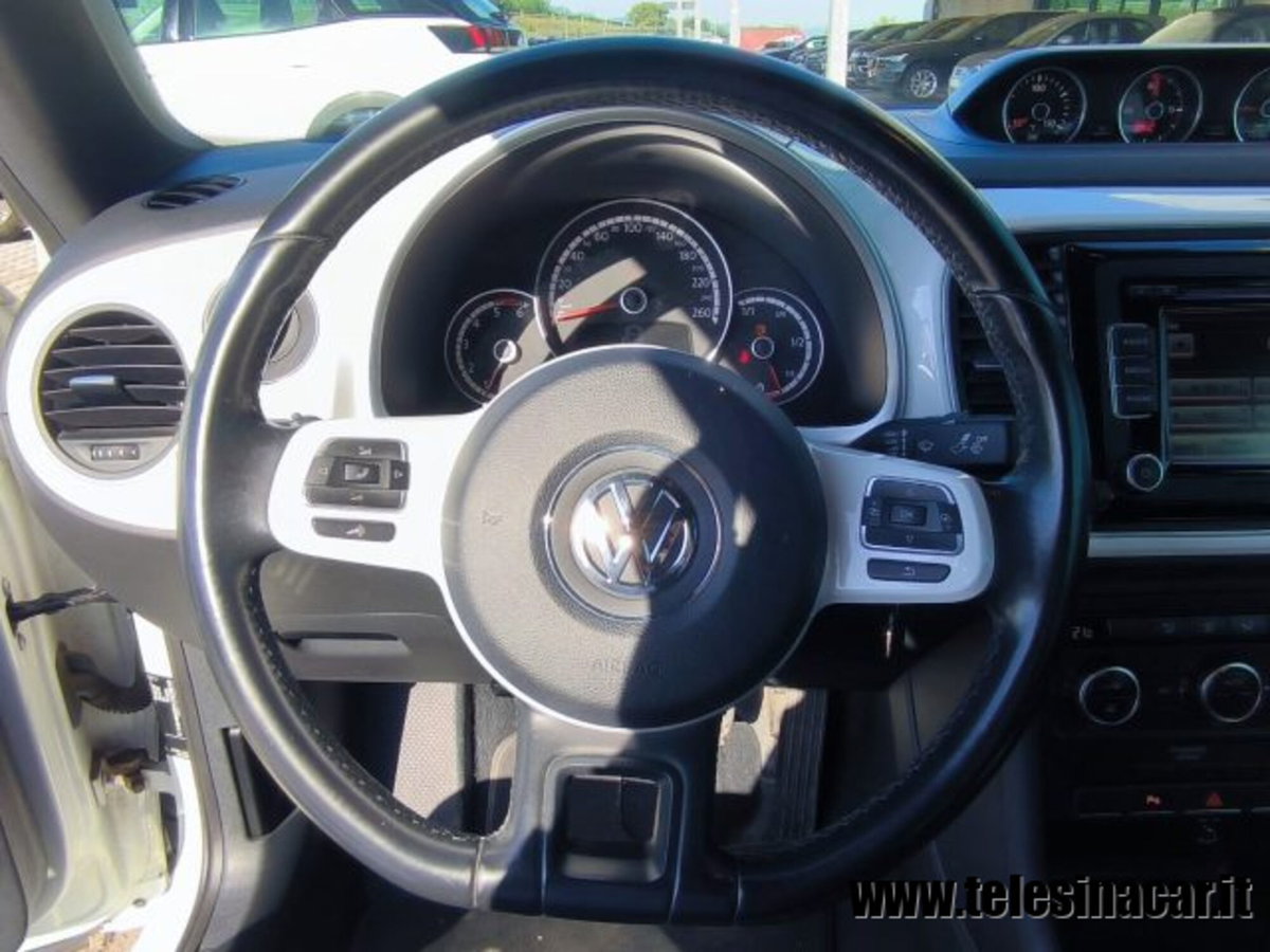 Volkswagen Maggiolino 1.6 TDI Design (16)