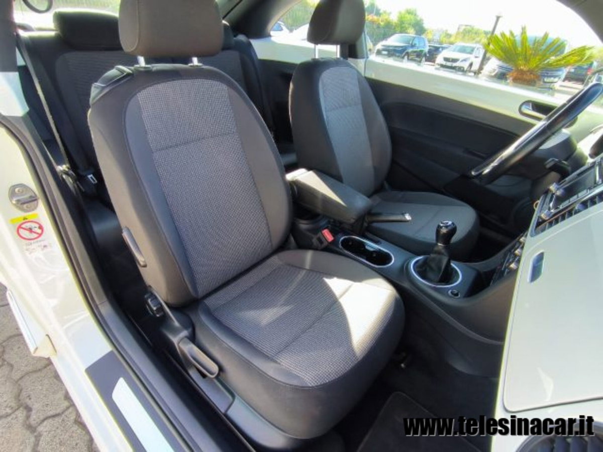 Volkswagen Maggiolino 1.6 TDI Design (19)