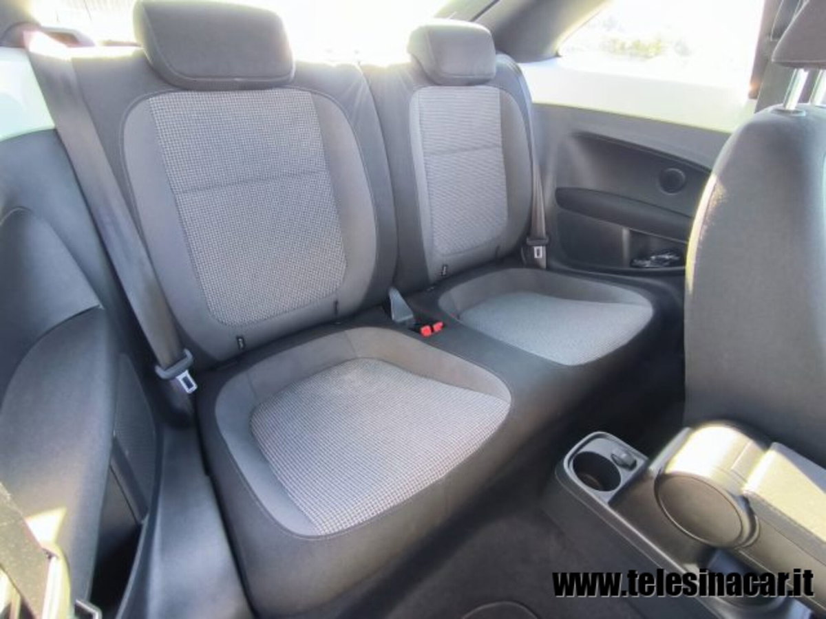 Volkswagen Maggiolino 1.6 TDI Design (20)
