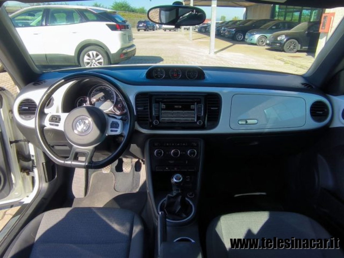 Volkswagen Maggiolino 1.6 TDI Design (9)