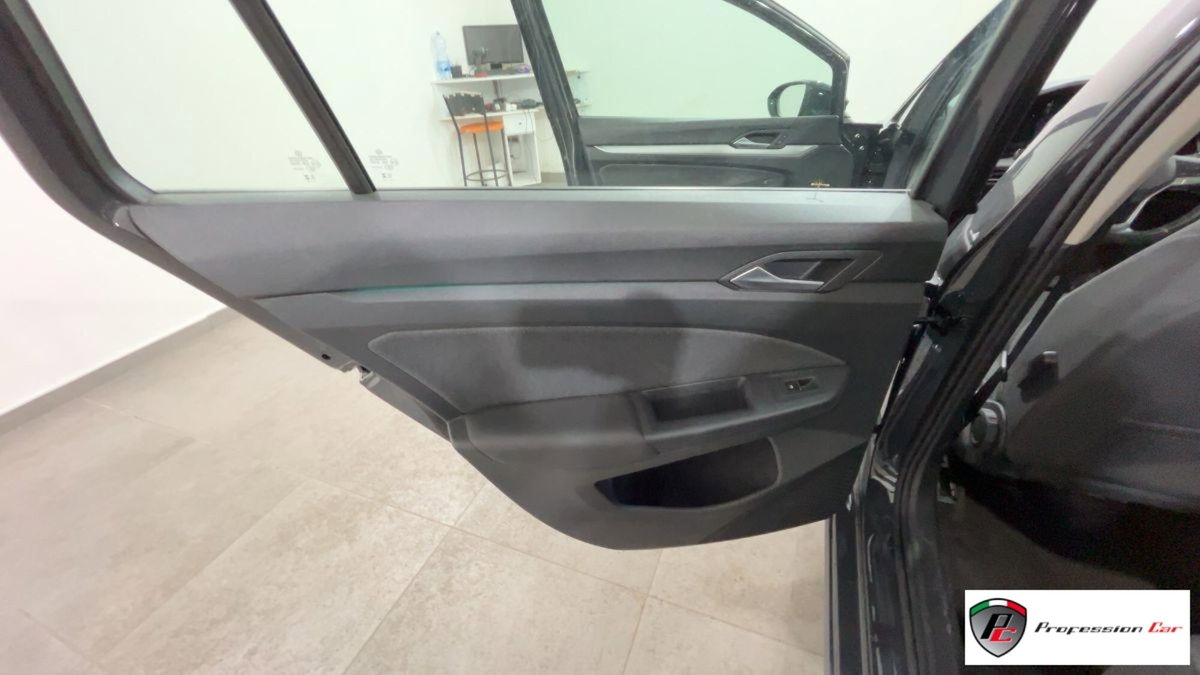 Volkswagen Golf Variant 2.0 tdi Life 150cv dsg (9)