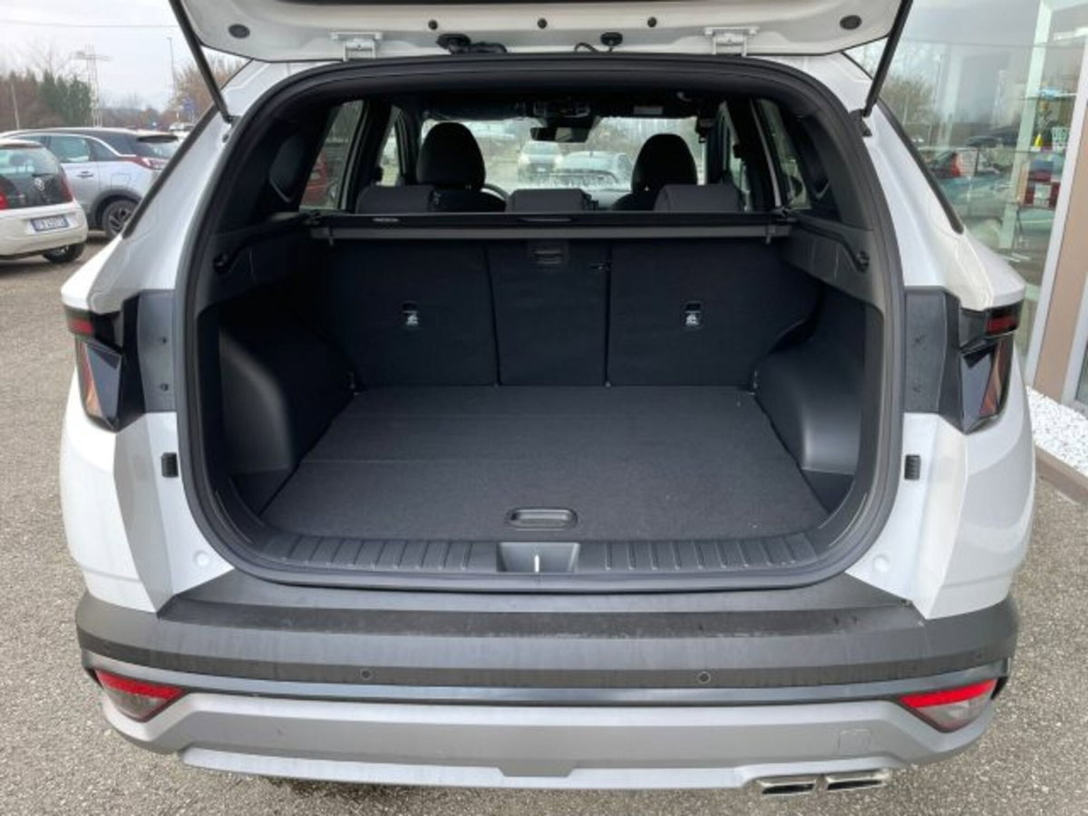 Hyundai Tucson 1.6 t-gdi 48V Xtech 2wd mt (10)