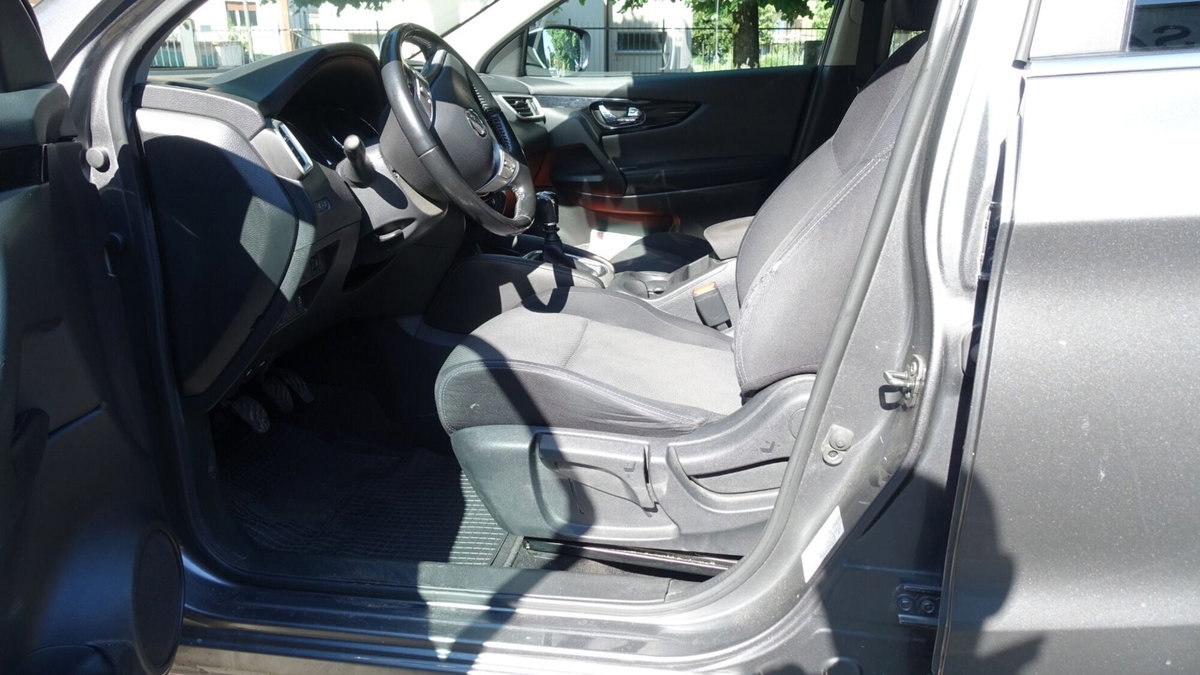 Nissan Qashqai 1.5 dCi N-Connecta (10)