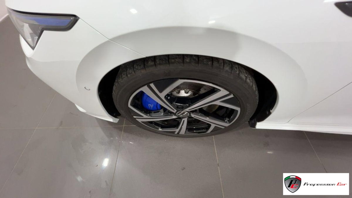 Volkswagen Golf 2.0 TSI R DSG 4Motion (14)