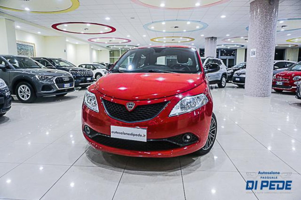 Lancia Ypsilon 1.0 FireFly 5 porte S&S Hybrid Ecochic Gold