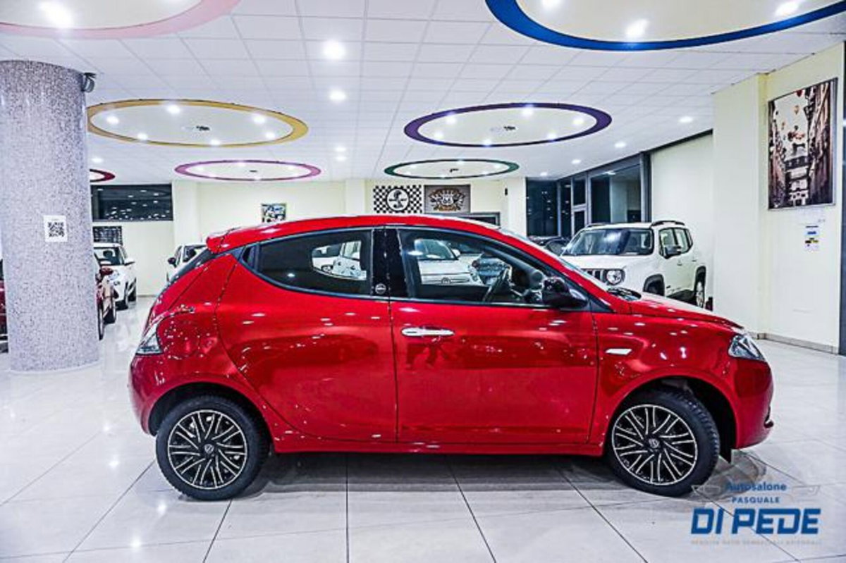 Lancia Ypsilon 1.0 FireFly 5 porte S&S Hybrid Ecochic Gold (11)
