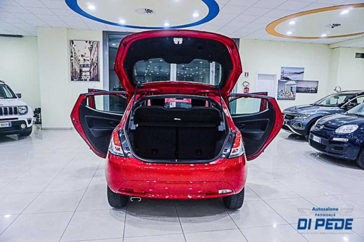 Lancia Ypsilon 1.0 FireFly 5 porte S&S Hybrid Ecochic Gold (13)