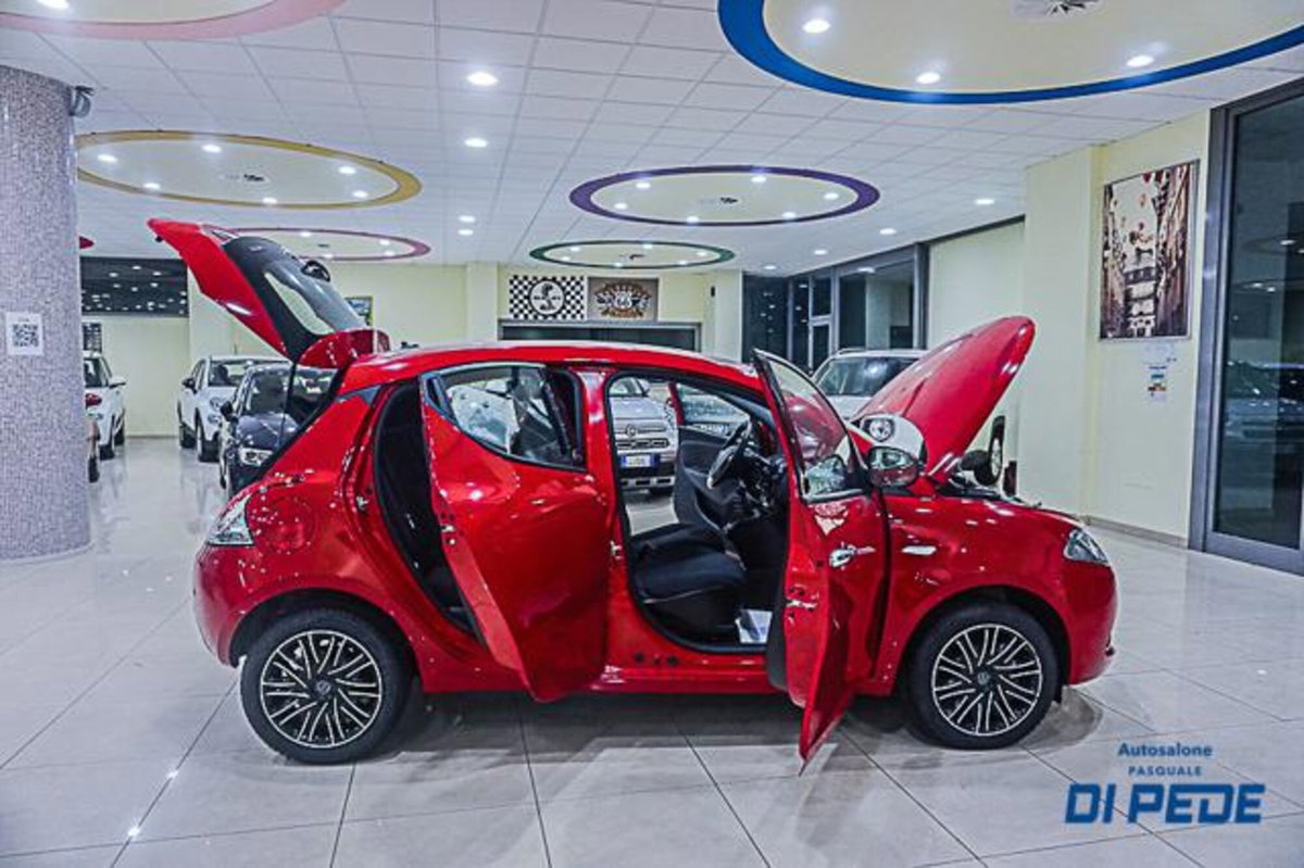 Lancia Ypsilon 1.0 FireFly 5 porte S&S Hybrid Ecochic Gold (14)