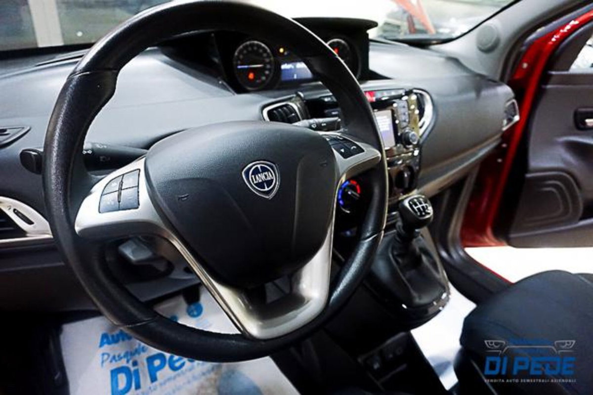 Lancia Ypsilon 1.0 FireFly 5 porte S&S Hybrid Ecochic Gold (15)
