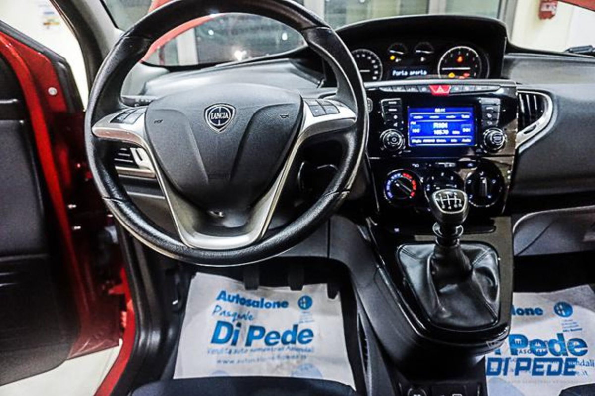 Lancia Ypsilon 1.0 FireFly 5 porte S&S Hybrid Ecochic Gold (16)